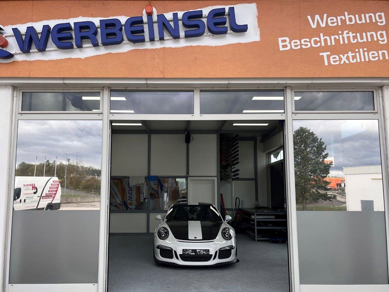 Werbeinsel Autobeschriftung